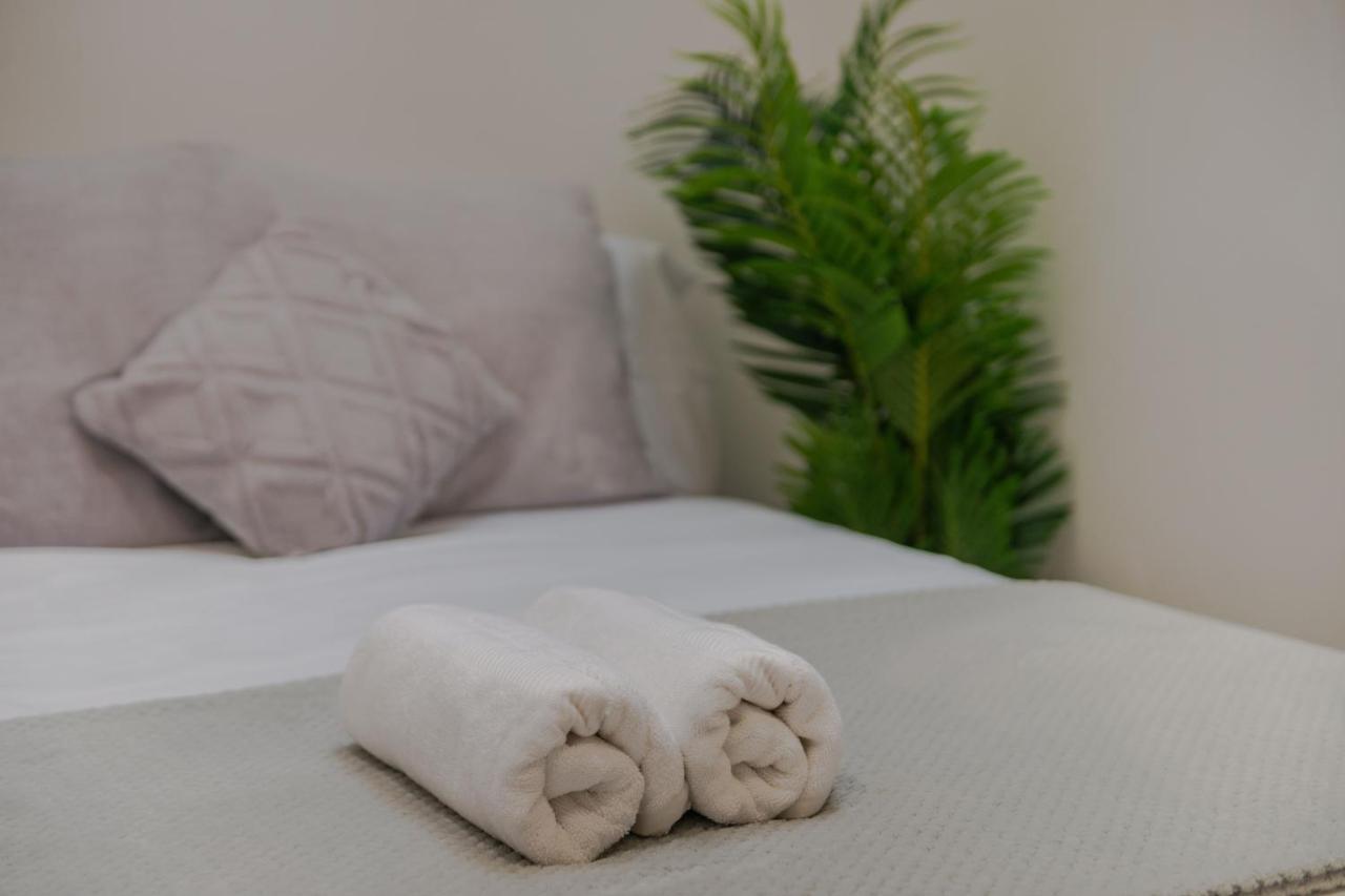 Stylish Two Bedroom Apartment By Central London With Garden Eksteriør billede
