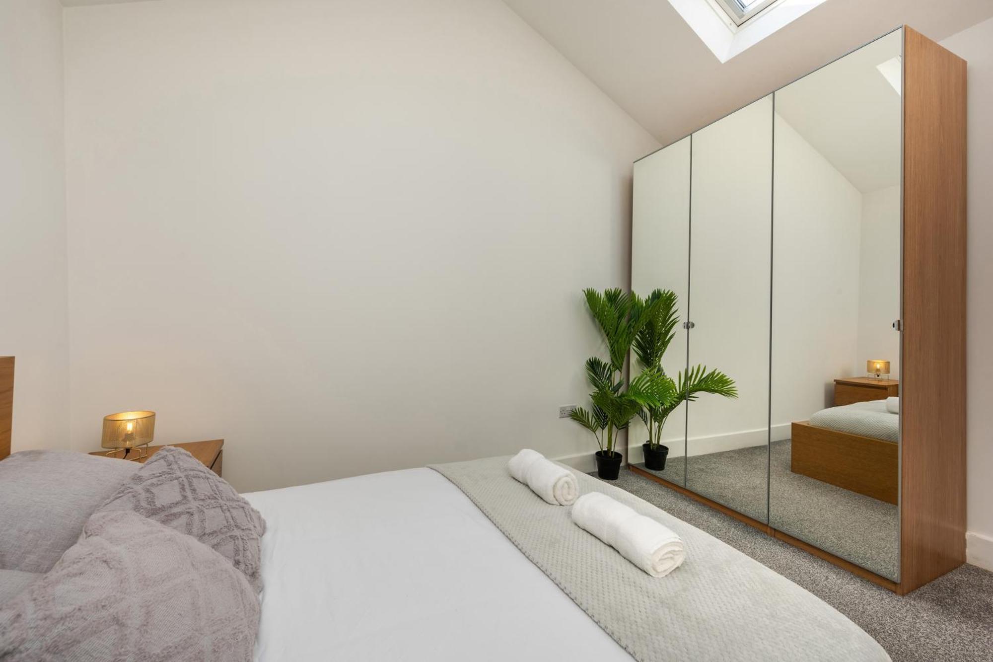 Stylish Two Bedroom Apartment By Central London With Garden Eksteriør billede