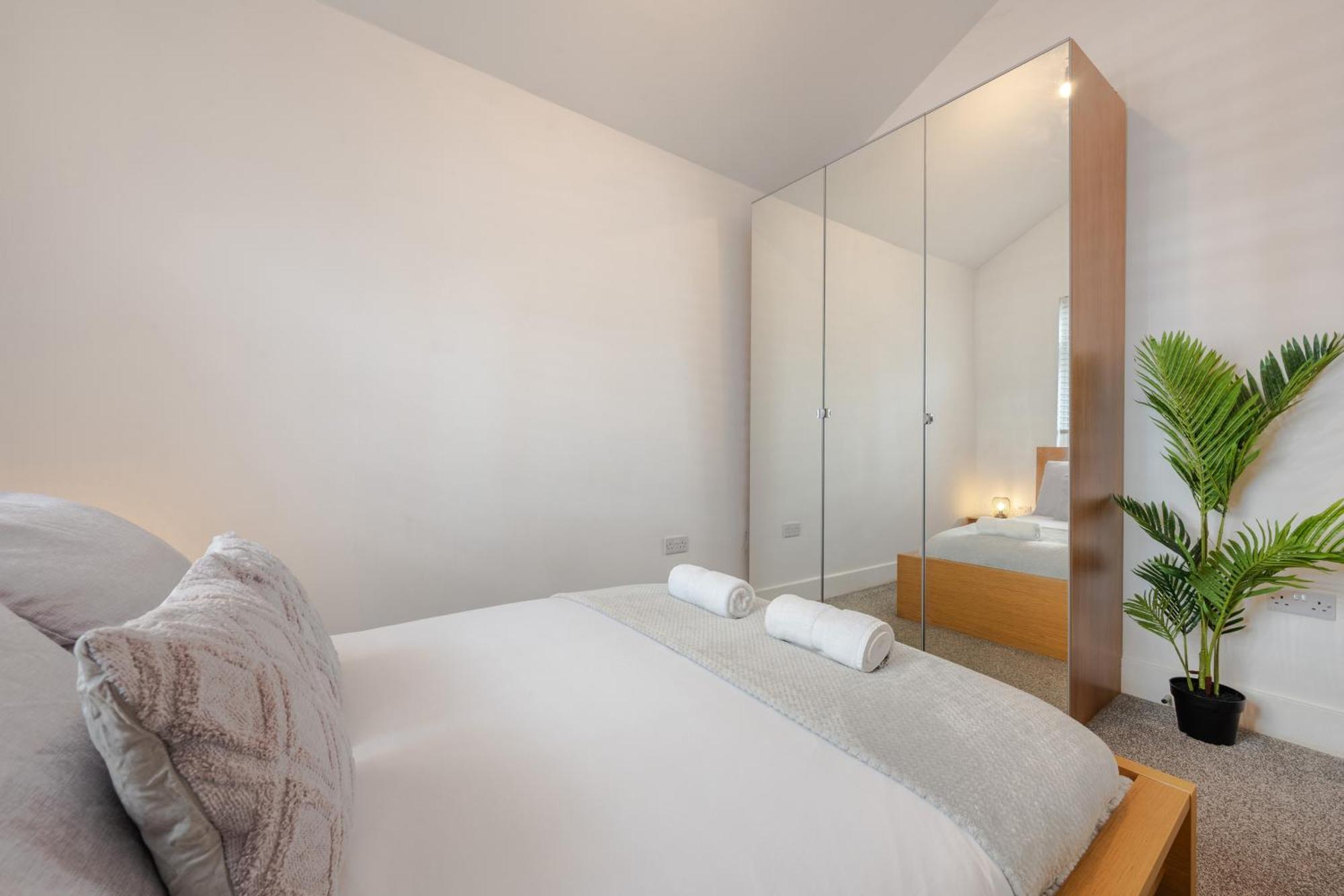 Stylish Two Bedroom Apartment By Central London With Garden Eksteriør billede