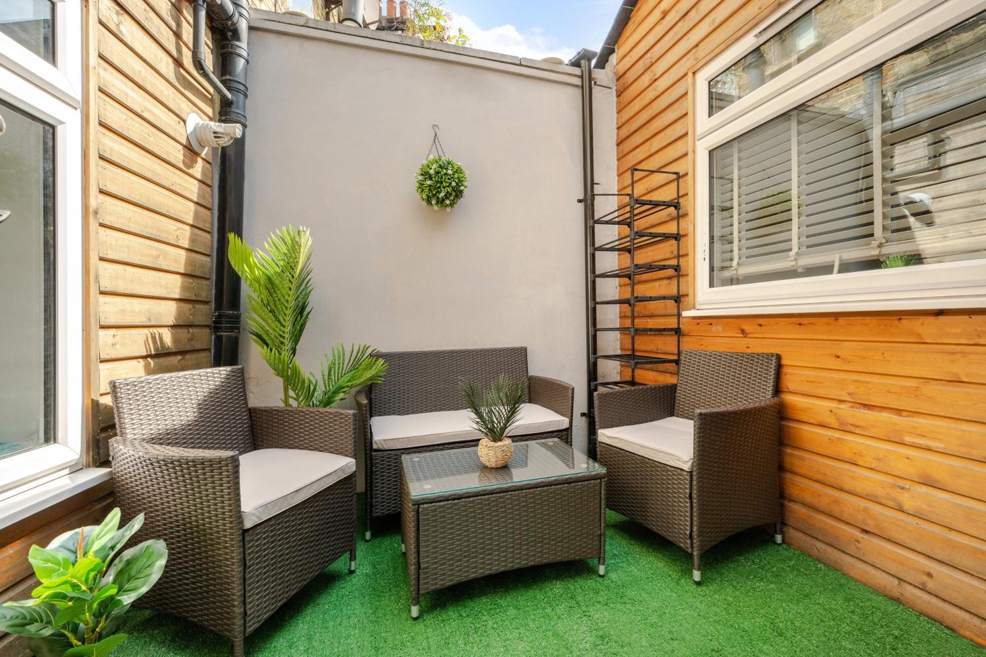 Stylish Two Bedroom Apartment By Central London With Garden Eksteriør billede