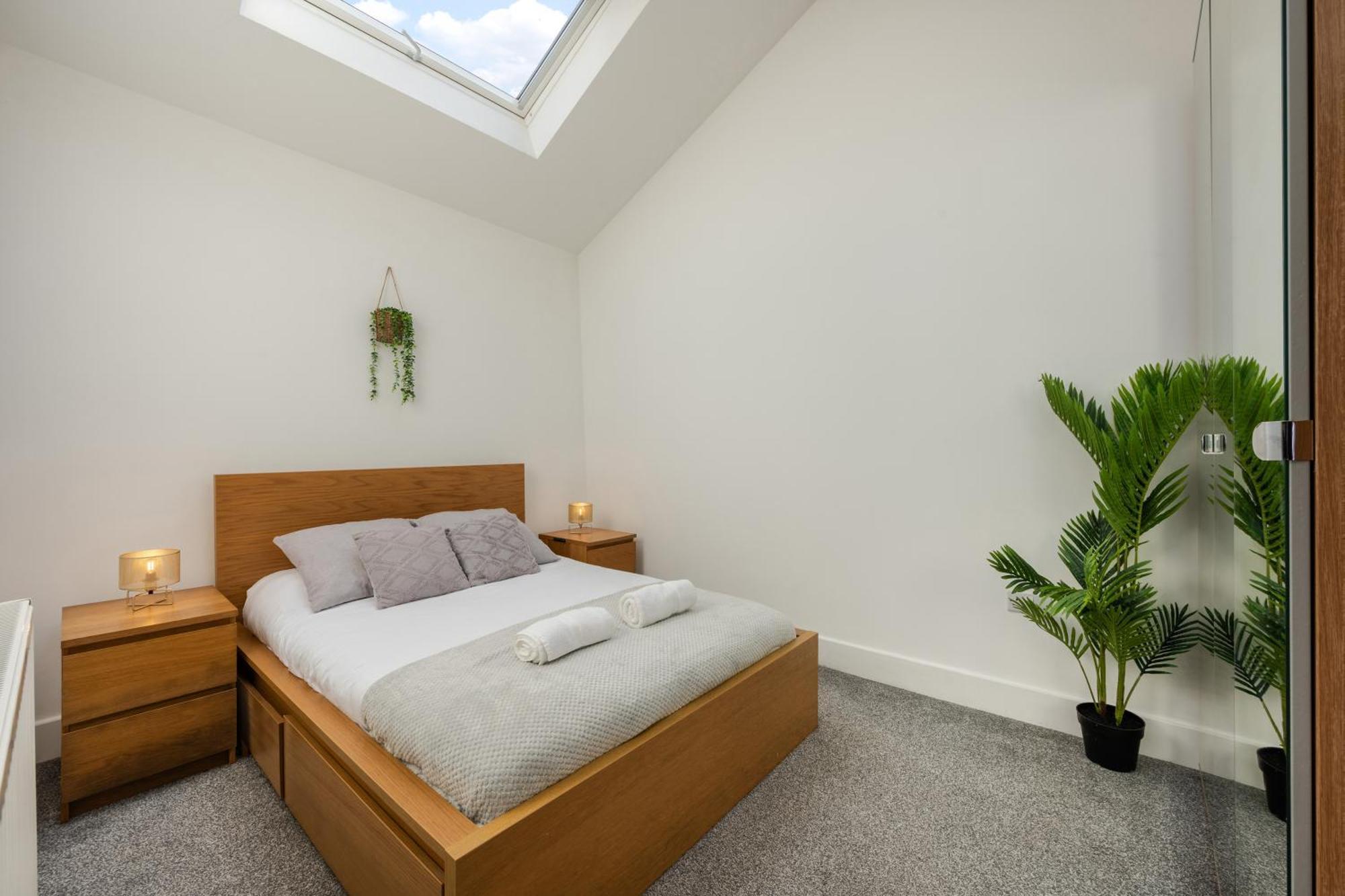 Stylish Two Bedroom Apartment By Central London With Garden Eksteriør billede